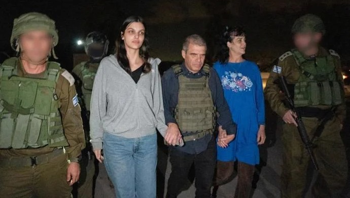 החטופות האמריקאיות חוזרות לשטח ישראל