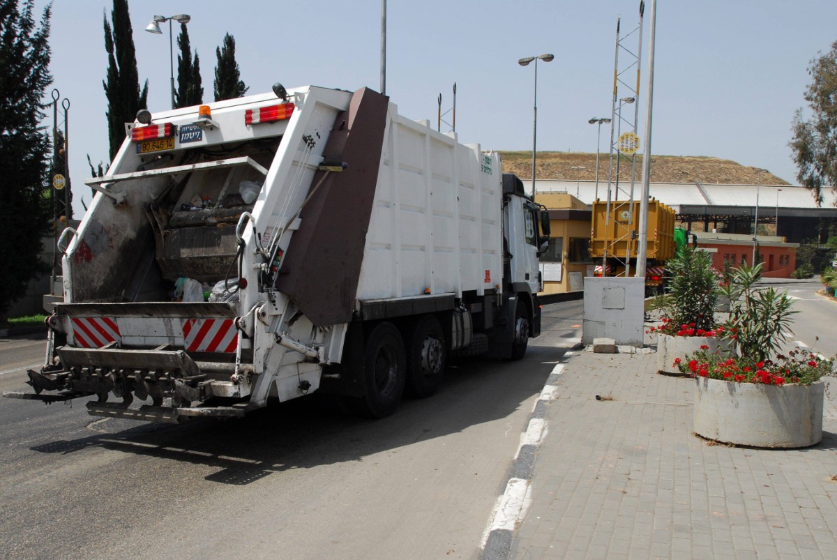 הסוף למשאיות המזהמות בירושלים