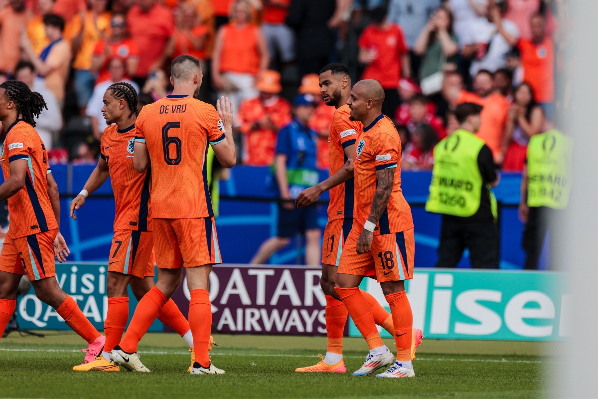 נבחרת הולנד, מהפך וניצחון על טורקיה