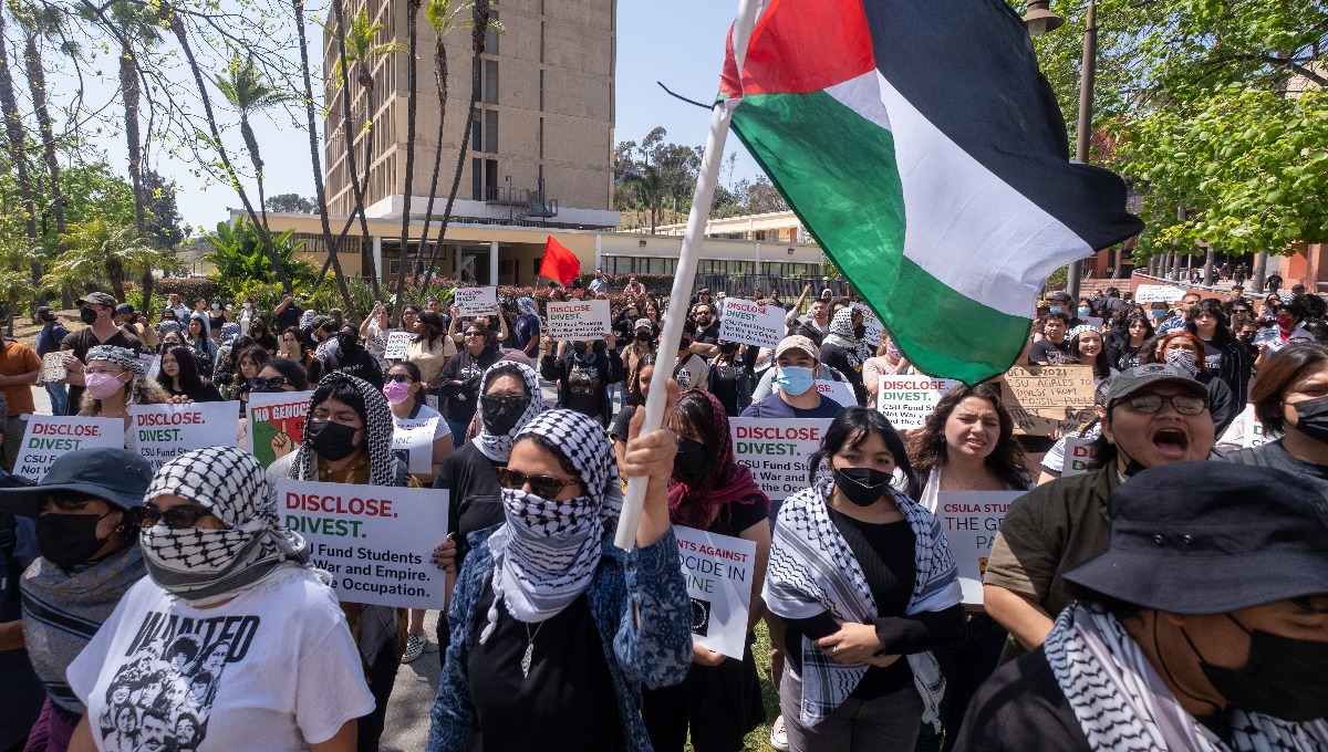 הפגנה פרו פלסטינית באוניברסיטה בקליפורניה