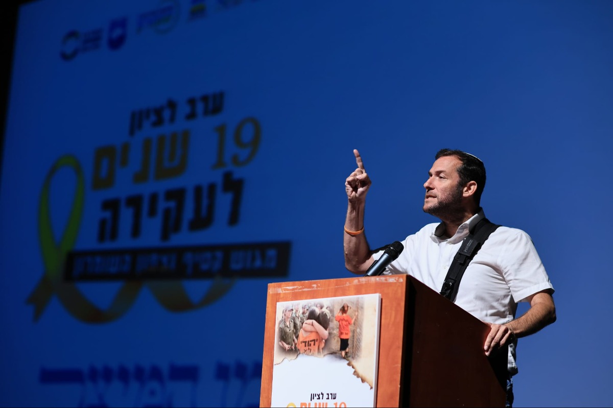 יוסי דגן נואם בטקס