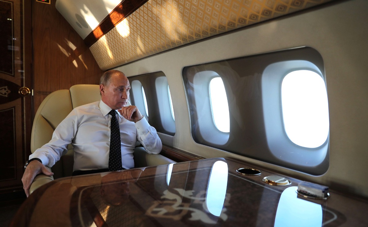 נשיא פוטין במטוס